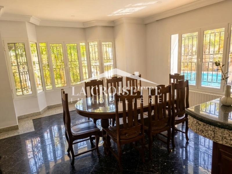 Villa S+5 avec piscine à Gammarth
